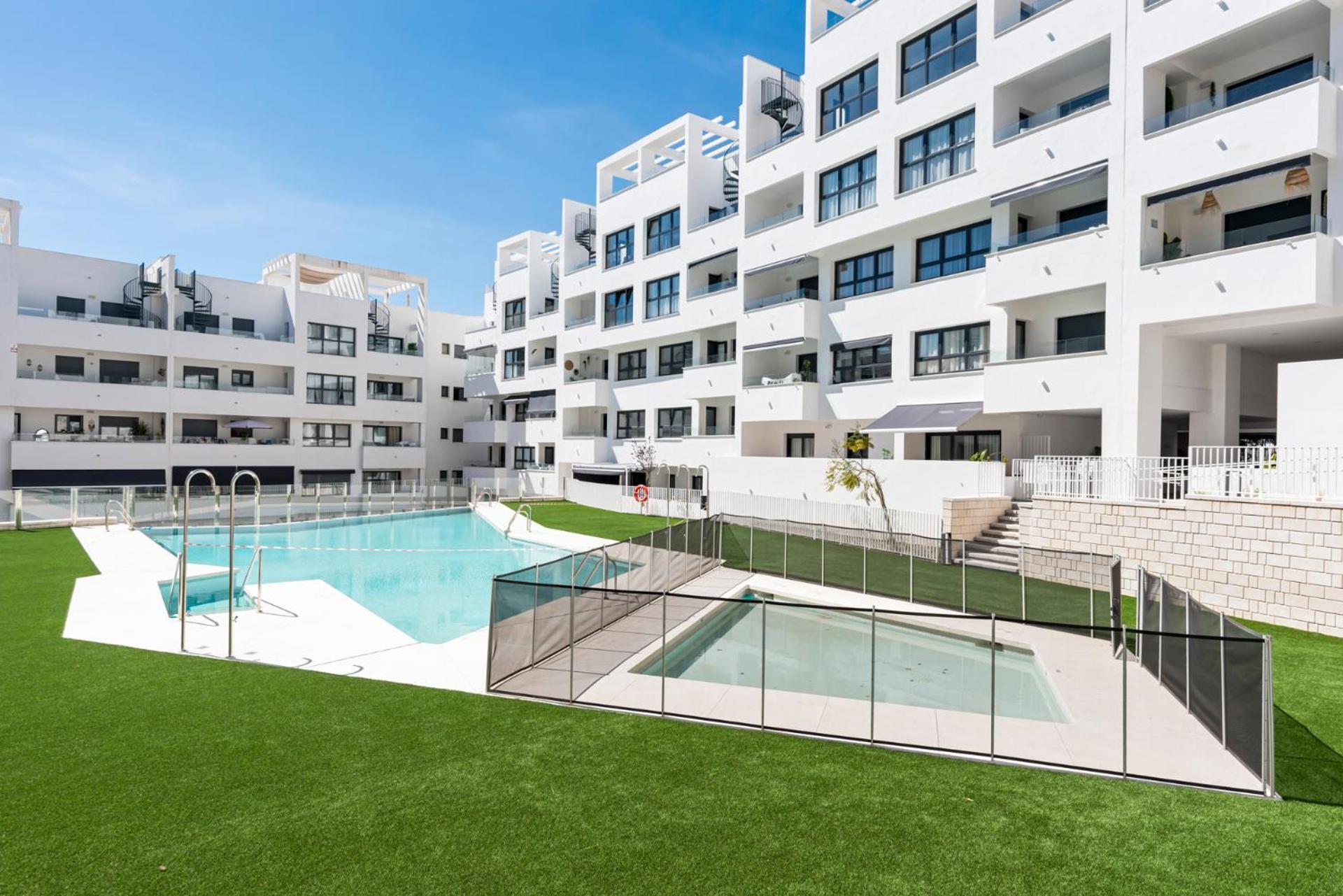 Beautiful 2-Bedroom Apartment Near Center And Beach Estepona Eksteriør billede