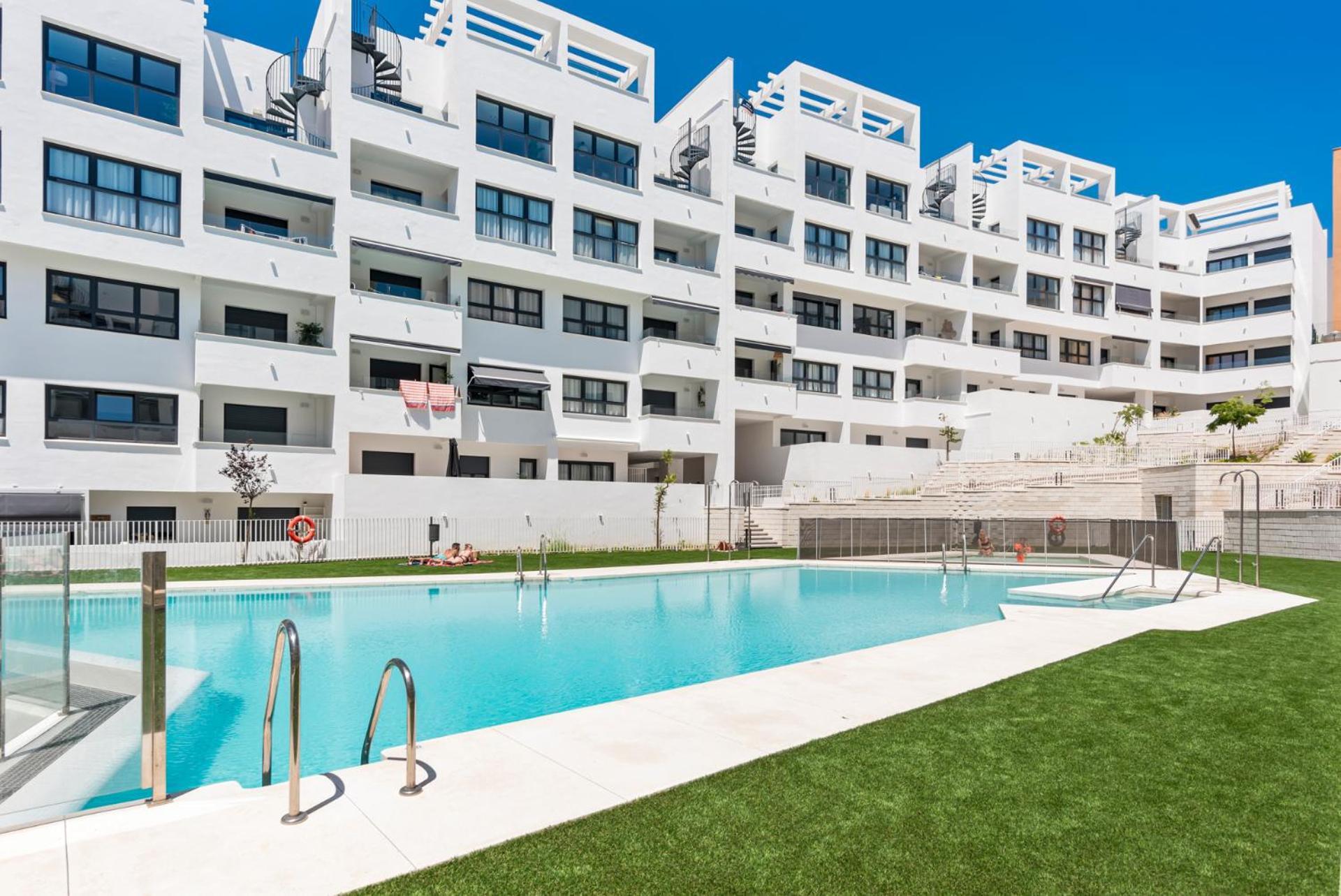 Beautiful 2-Bedroom Apartment Near Center And Beach Estepona Eksteriør billede