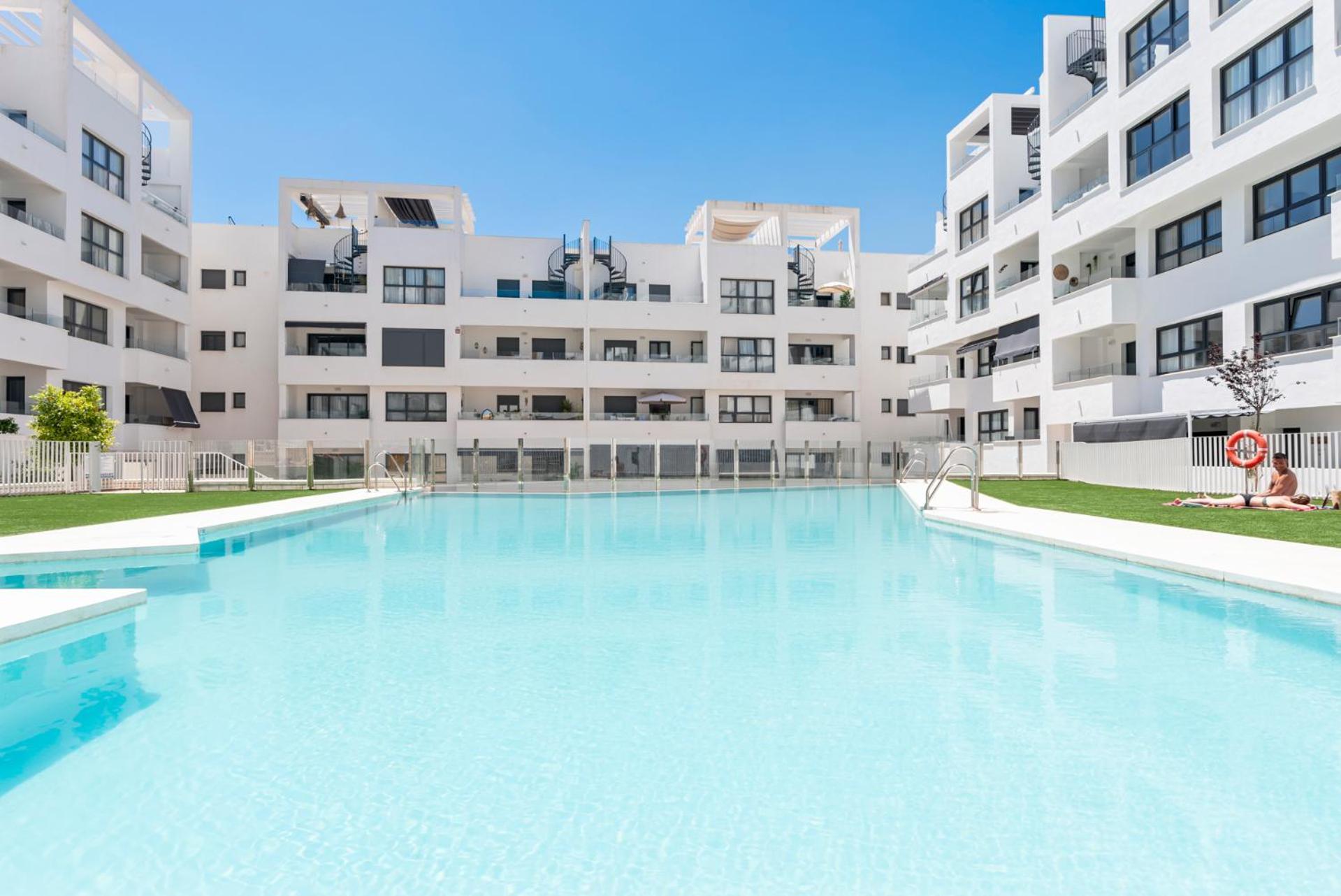 Beautiful 2-Bedroom Apartment Near Center And Beach Estepona Eksteriør billede