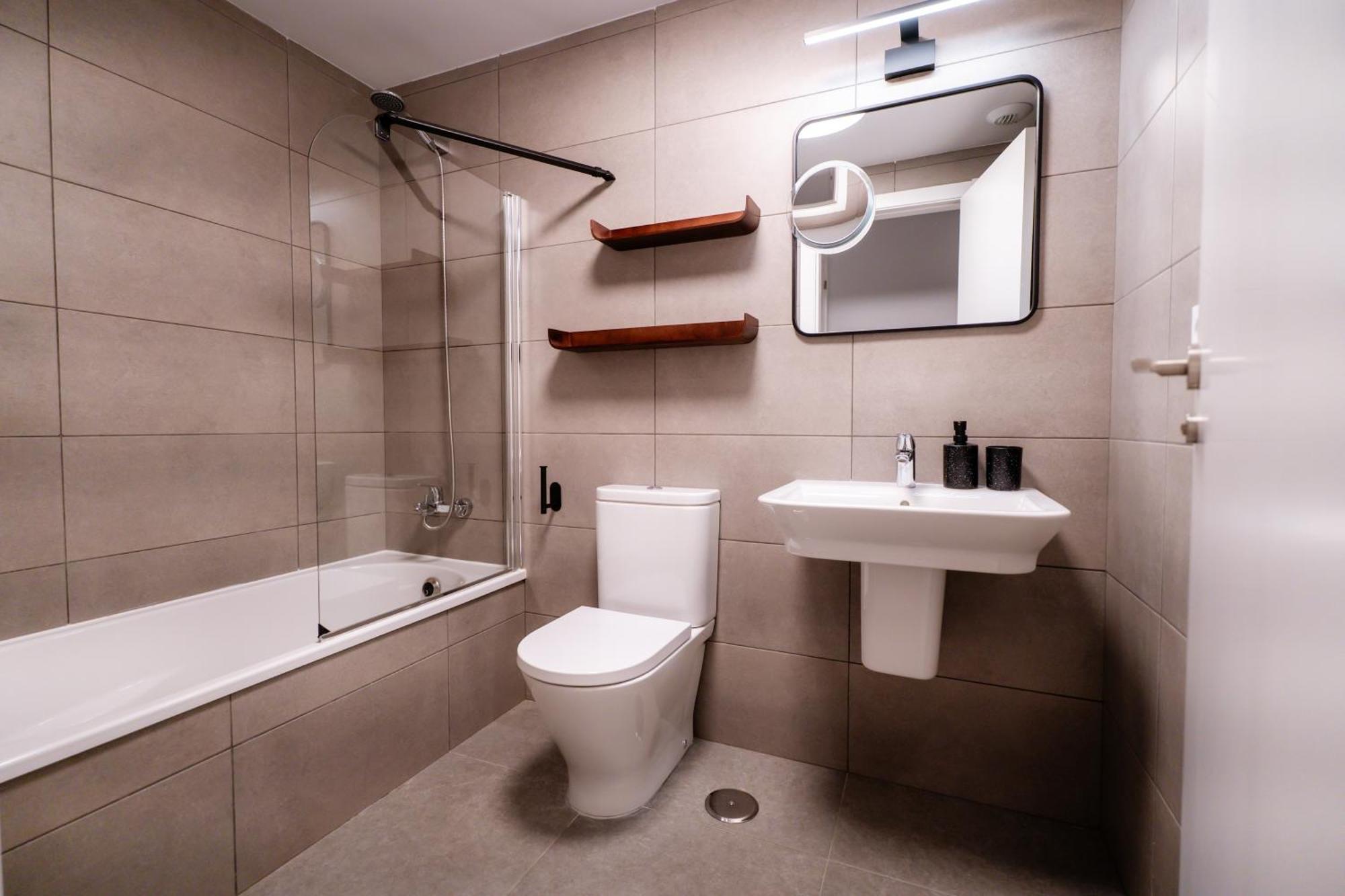 Beautiful 2-Bedroom Apartment Near Center And Beach Estepona Eksteriør billede